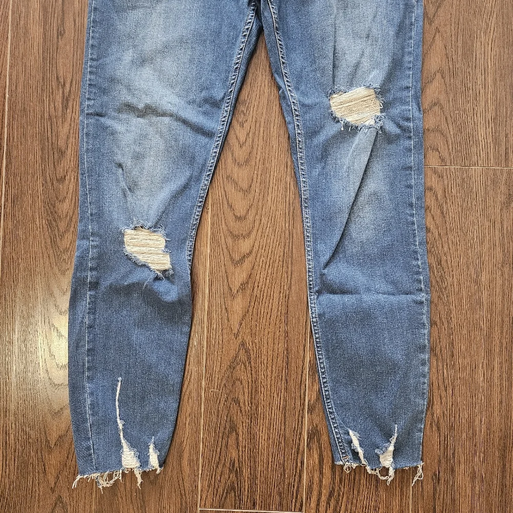 Free People Shark Bite Distressed High Rise Skinny Jeans Size 31R - Picture 9 of 10